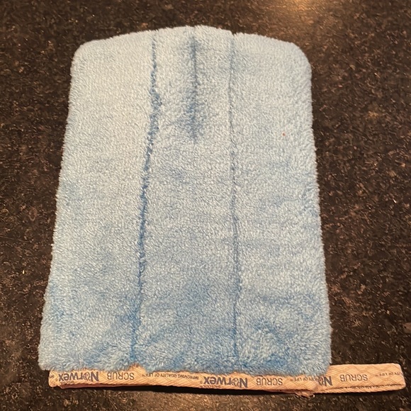 Norwex Bathroom Scrub Mitt NWOT - Picture 2 of 4